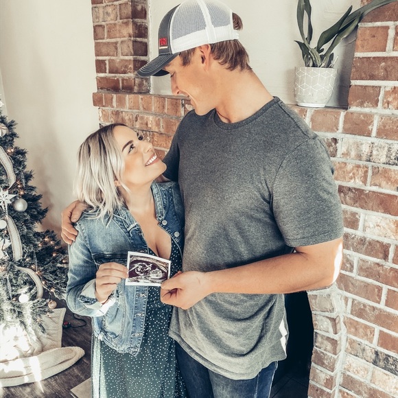 Meet your posher, Paige - Picture 2 of 7